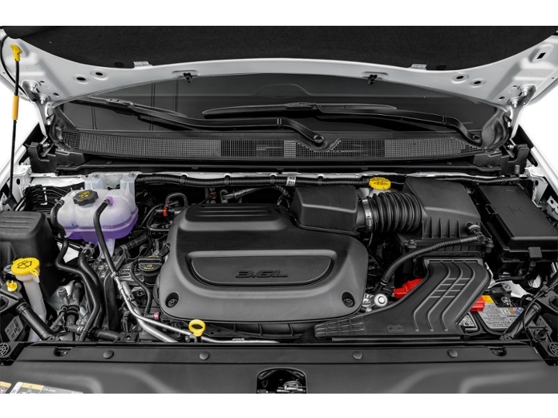 2026 Chrysler Pacifica Limited FWD Exterior Shot 3
