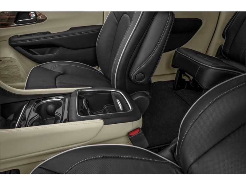 2025 Chrysler Pacifica Limited FWD Interior Shot 7