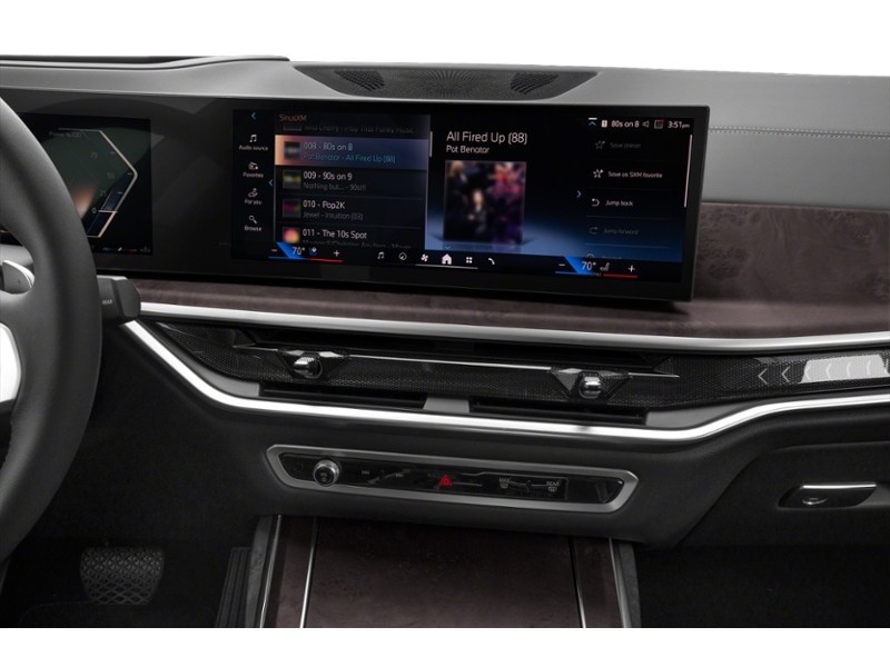 2025 BMW X7 xDrive40i Interior Shot 2