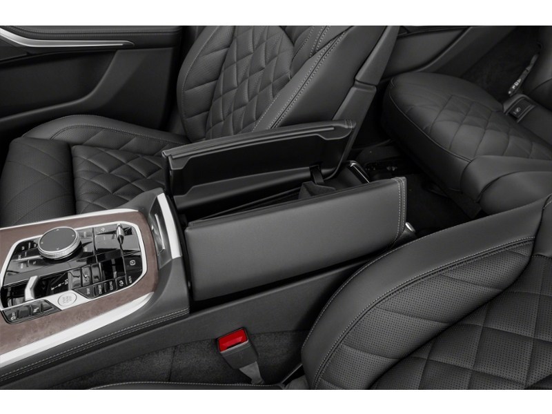 2025 BMW X7 xDrive40i Interior Shot 7