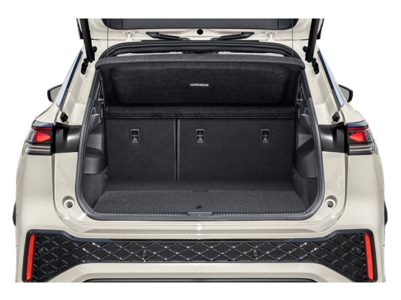 2025 Volkswagen Tiguan Highline R-Line 4MOTION Exterior Shot 4