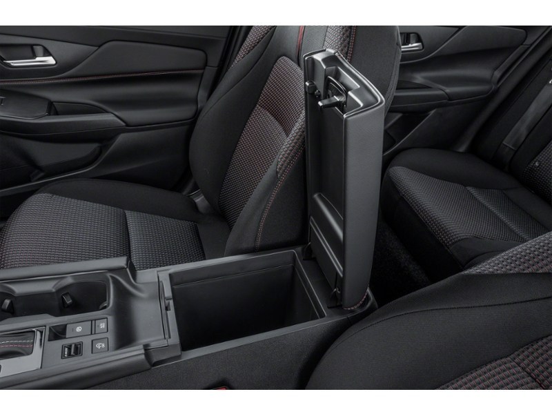 2026 Nissan Sentra SR Sedan Interior Shot 7