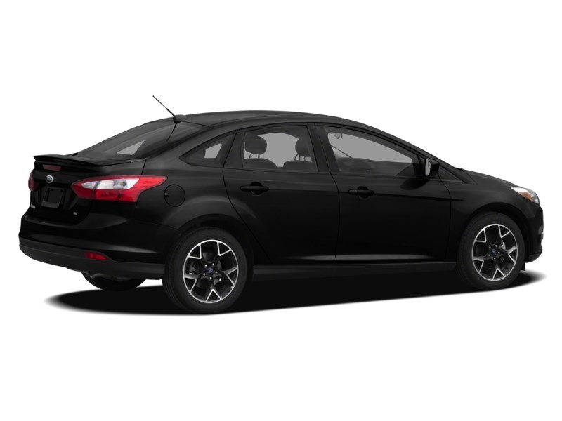 2012 Ford Focus 4dr Sdn SE Tuxedo Black Metallic  Shot 29