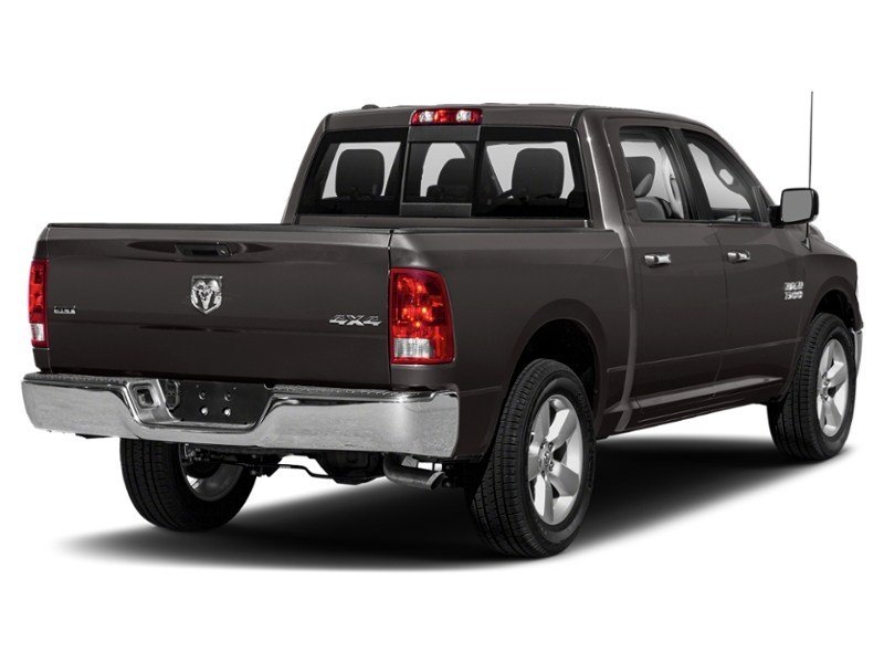 2015 RAM 1500 4WD Crew Cab 140.5" Big Horn