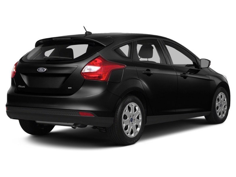 2014 Ford Focus 5dr HB SE Tuxedo Black Metallic  Shot 2