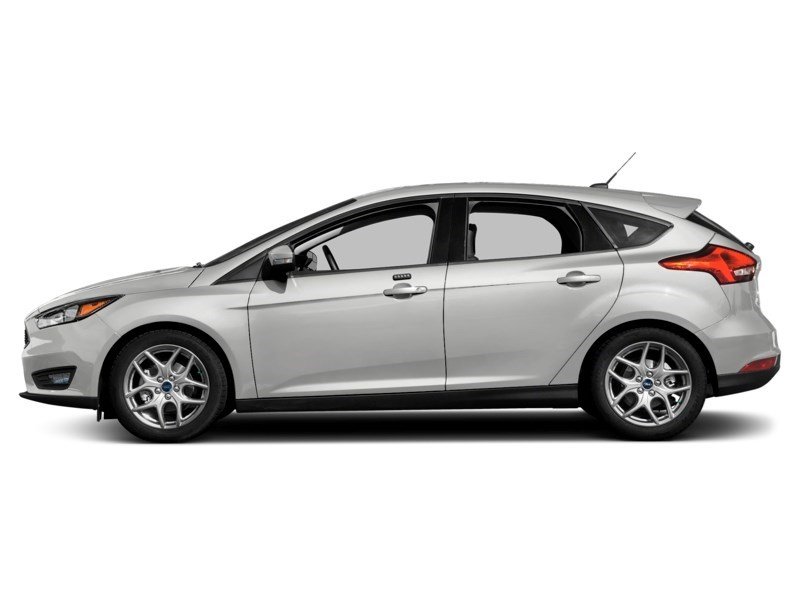 2018 Ford Focus SEL Hatch Oxford White  Shot 3