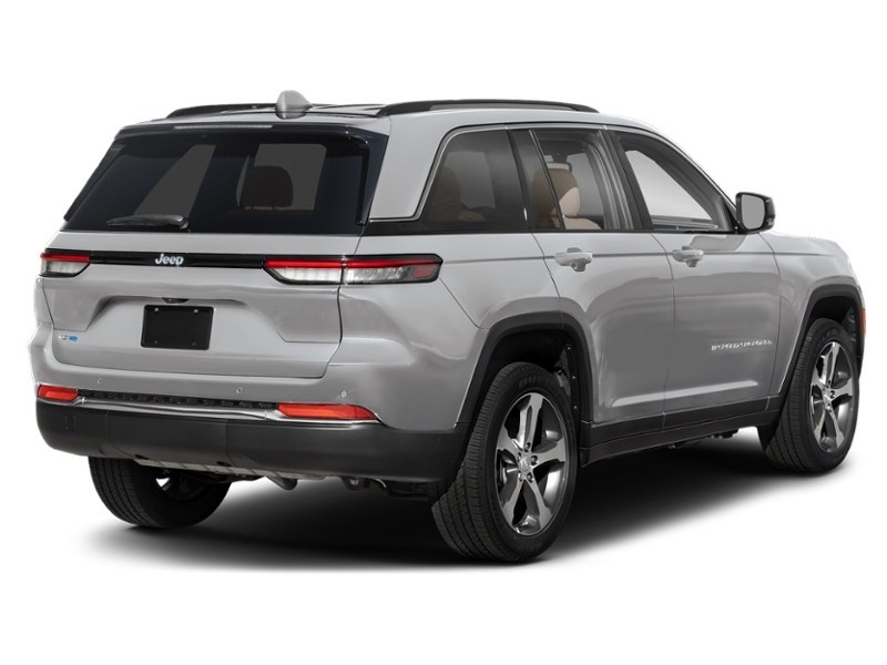 2022 Jeep Grand Cherokee 4xe Trailhawk 4x4 Silver Zynith  Shot 2